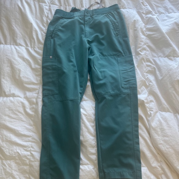 Men’s Figs Small / Medium Scrub Set - Hydro Green / Green / Blue Green - Picture 4 of 5